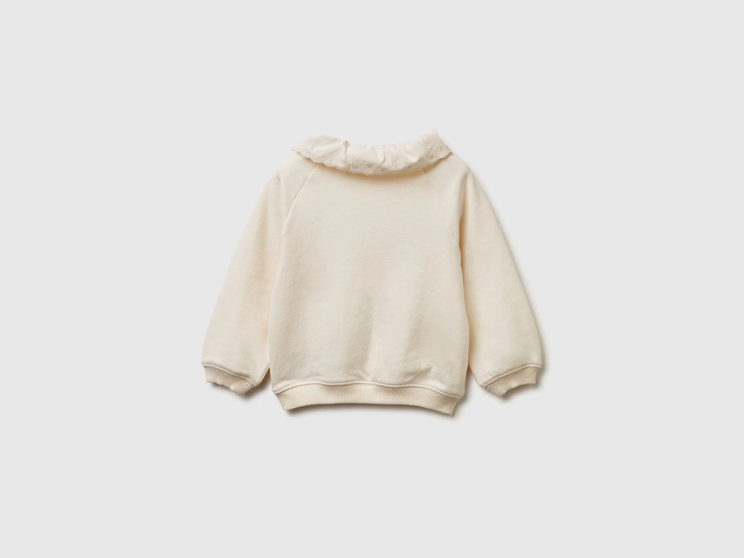 Benetton_Creamy White_Sweatshirt with Velvet Collar_345ZG10LG_0R2_02