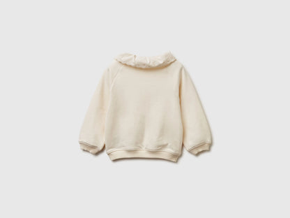 Benetton_Creamy White_Sweatshirt with Velvet Collar_345ZG10LG_0R2_02