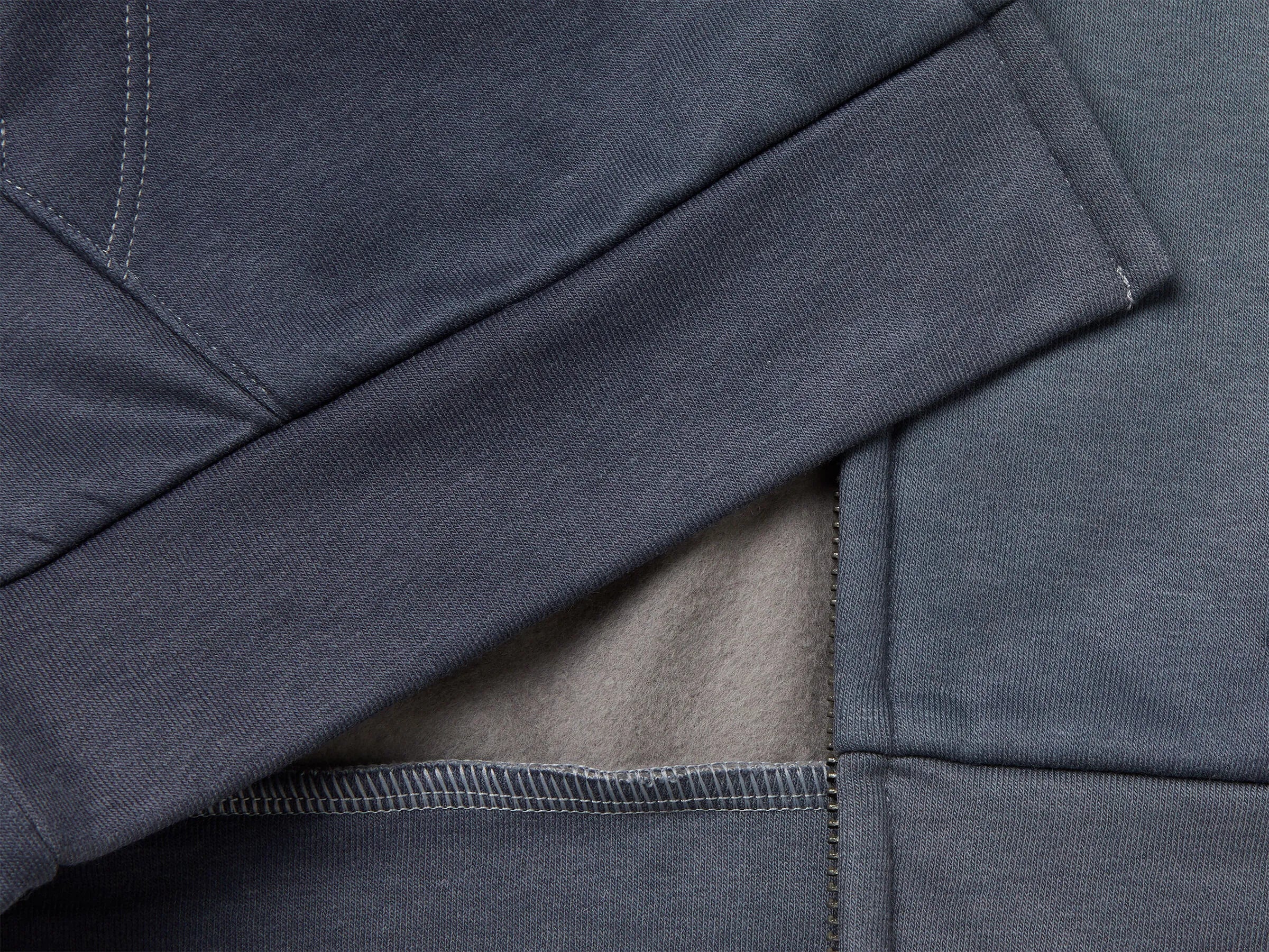 Benetton_Blue_Sweatshirt with Shaded-Effect Print_34GSC505S_70U_03