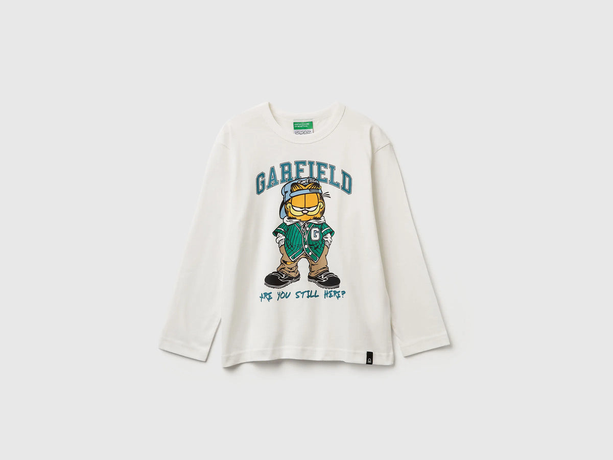 Benetton_Creamy White_T-Shirt Featuring Garfield ©2025 By Paws, Inc._35RYC10QA_074_01