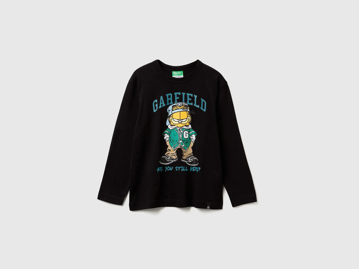 Benetton_Black_T-Shirt Featuring Garfield ©2025 By Paws, Inc._35RYC10QA_100_01