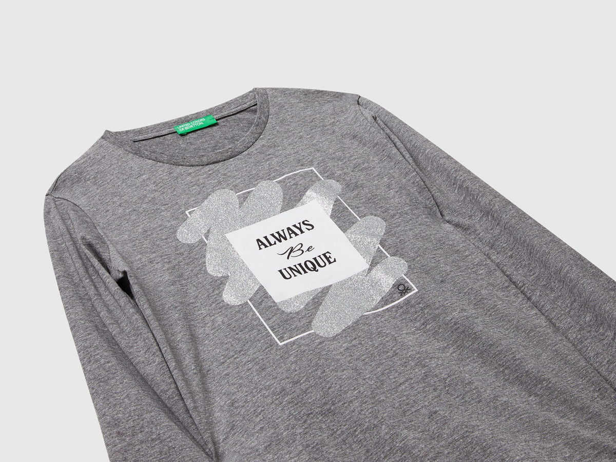 Benetton_Dark Gray_T-Shirt with Glitter Print_35RYC10QE_507_03