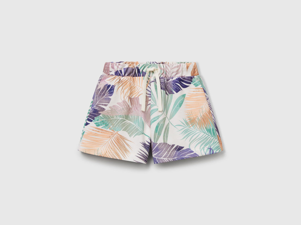 Benetton_Shorts with Tropical Print_35UJC903F_62P_01