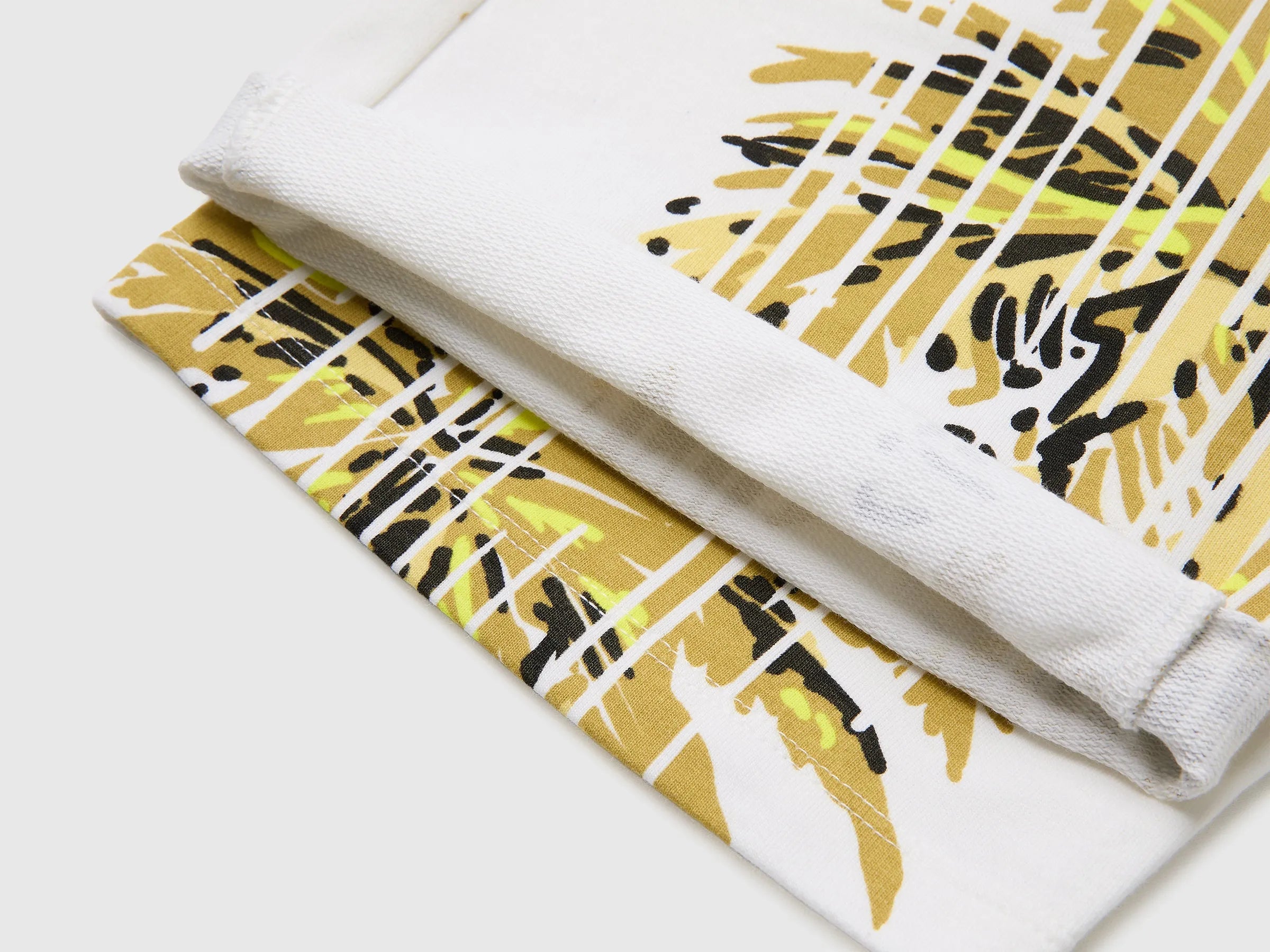 Benetton White Boys Printed Sweatshirt Bermuda Shorts SKU: 3959C903V_73V Image 03