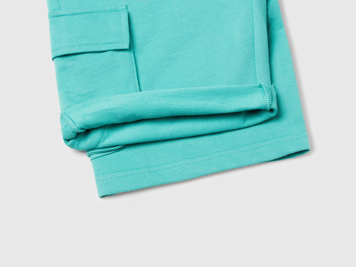 Benetton_Cargo Shorts in Light Sweat Fabric_39DJC902N_08N_03