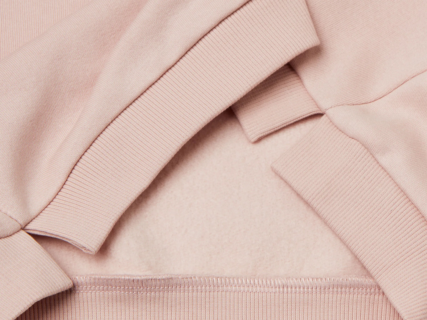 Benetton_Soft Pink_Pullover Sweatshirt with Glittery Print_39M2G10KY_3V5_03