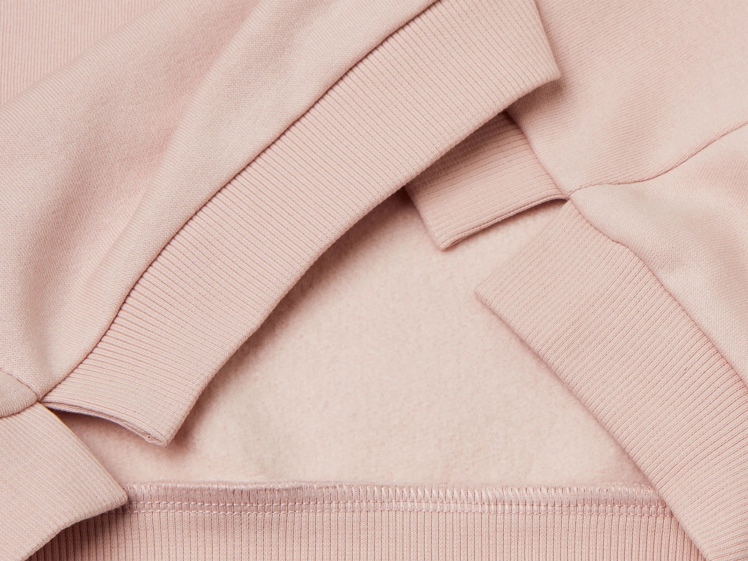 Benetton_Soft Pink_Pullover Sweatshirt with Glittery Print_39M2G10KY_3V5_03