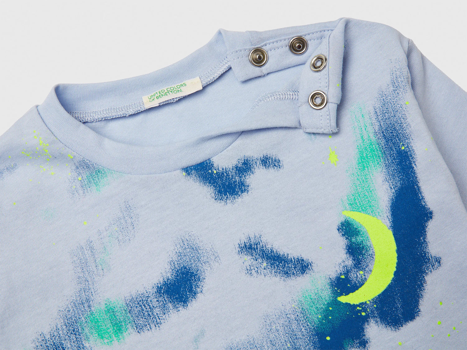 Benetton_Sky Blue_T-Shirt with Shiny Print_3ATNA106R_081_03