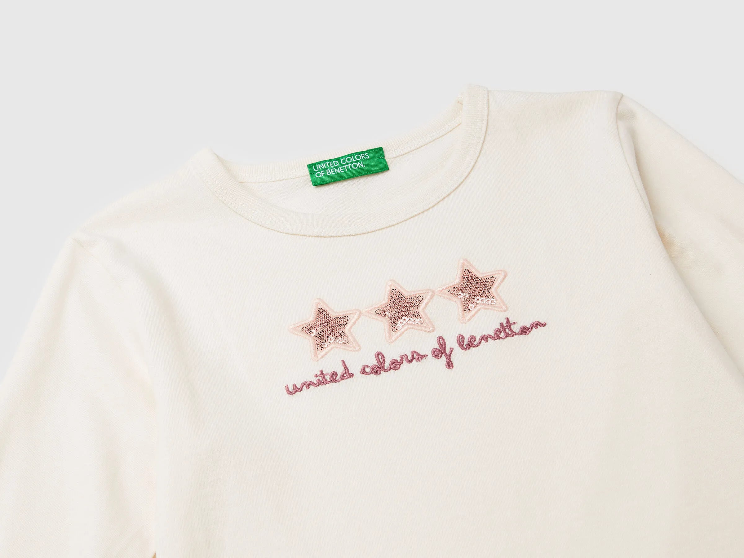 Benetton_Creamy White_T-Shirt with Print and Sequins_3ATNG10KZ_0R2_03