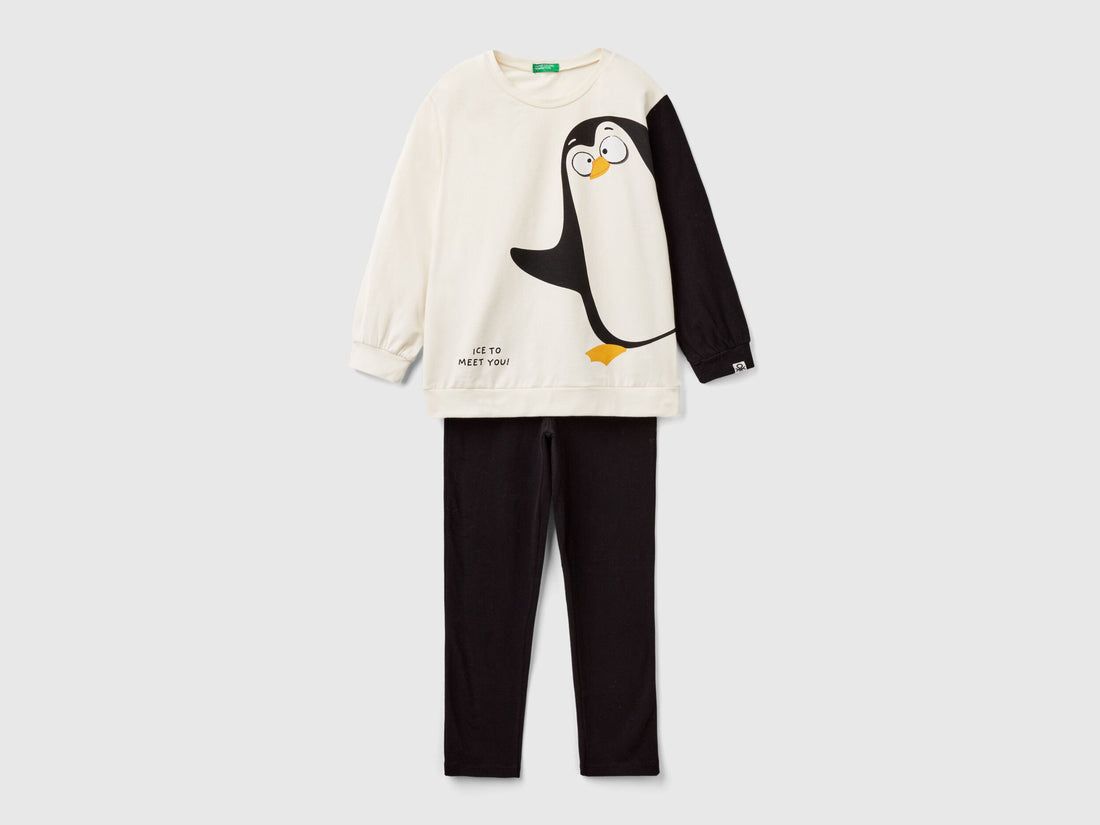 Pyjamas with Penguin Print_3DKE0P087_0R2_01