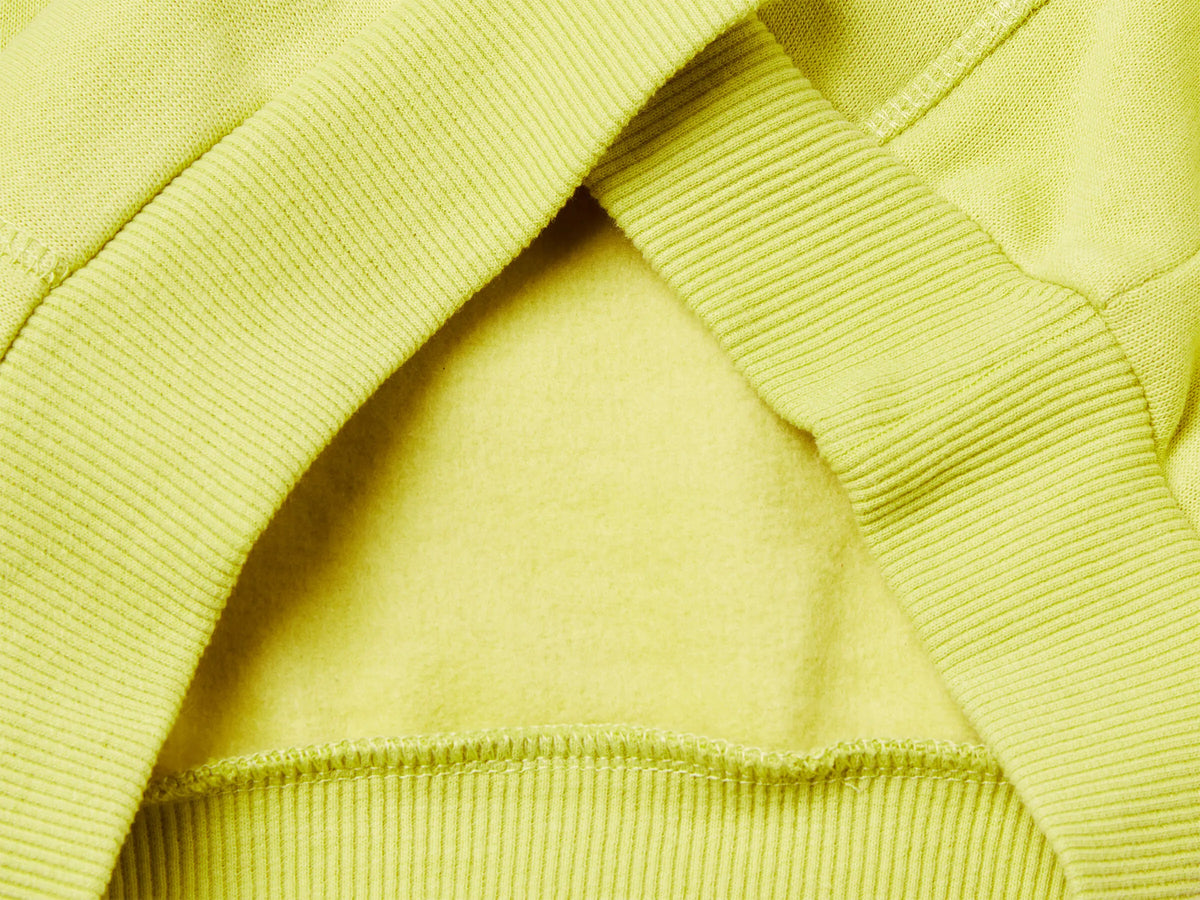 Benetton_Yellow_Warm Sweatshirt with Kangaroo Pocket_3EB5G10KS_0Y6_03