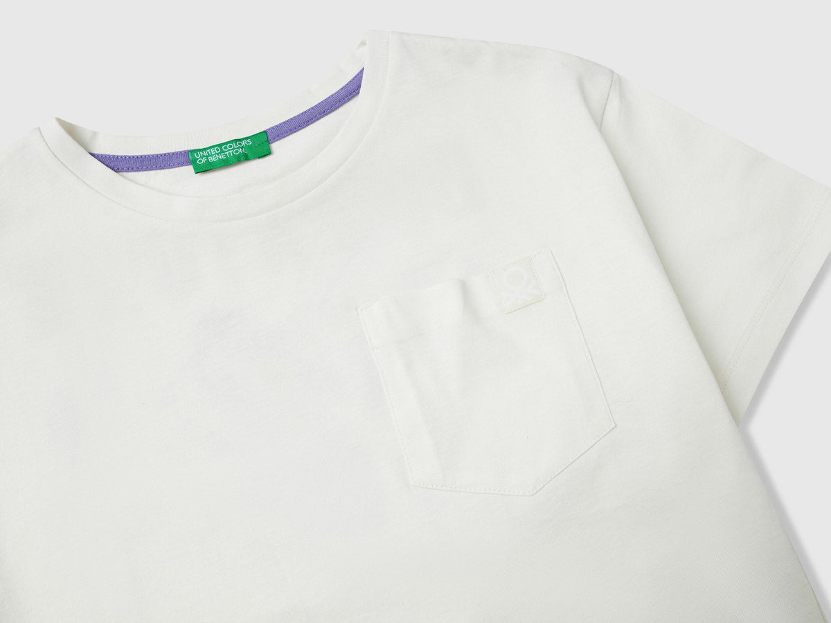 Benetton_Boxy Fit T-Shirt with Back Print_3I1XC10N8_0R2_03