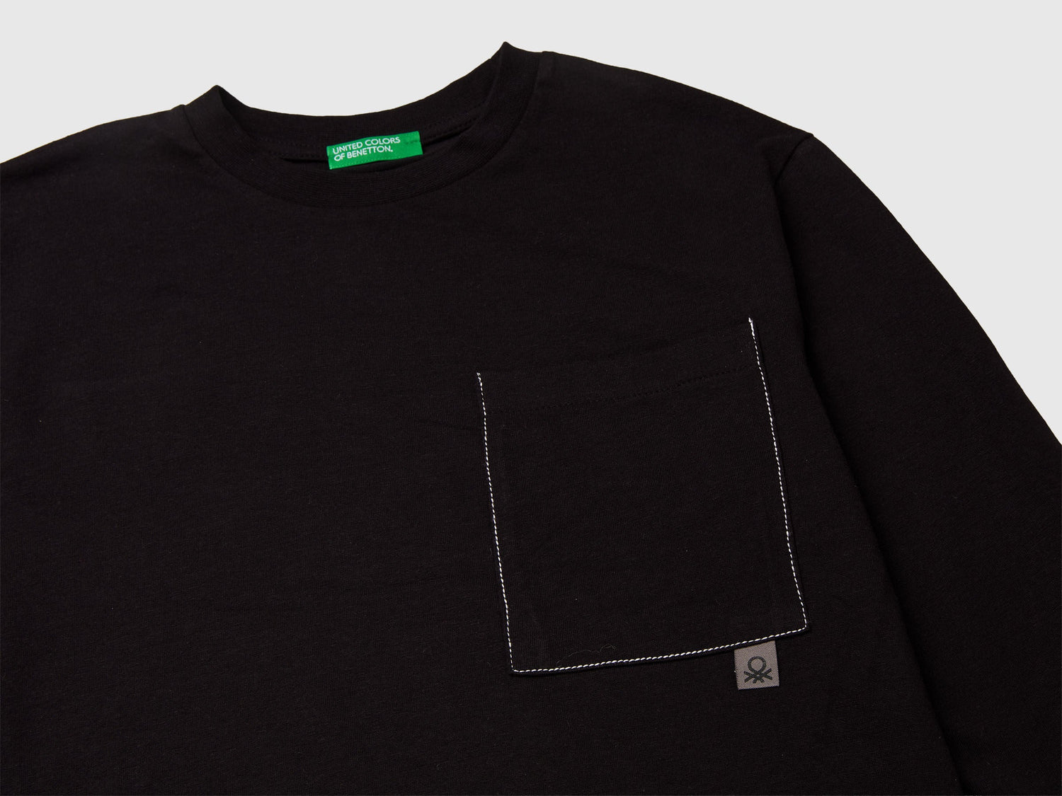 Benetton_Black_T-Shirt with Bold Print_3I1XC10QS_100_03