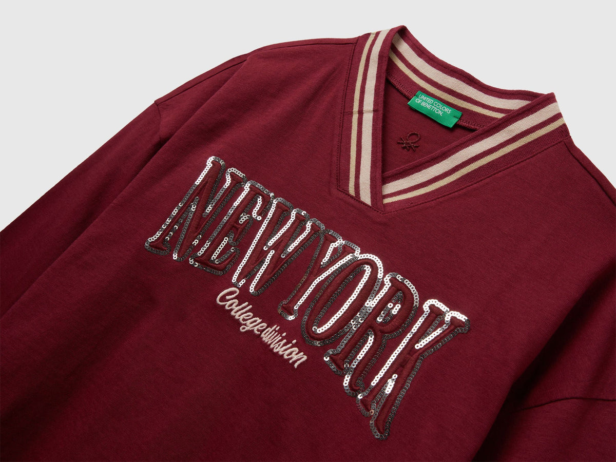 Benetton_Burgundy_T-Shirt with Sequin Embroidery_3I1XC400E_236_03