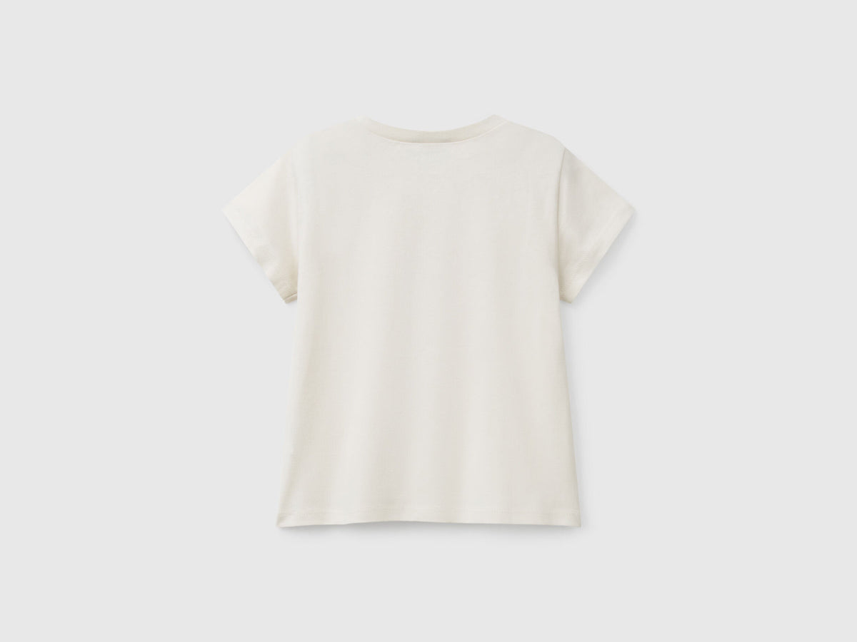 Benetton_T-Shirt with Glitter Print_3I1XG10HU_00V_02