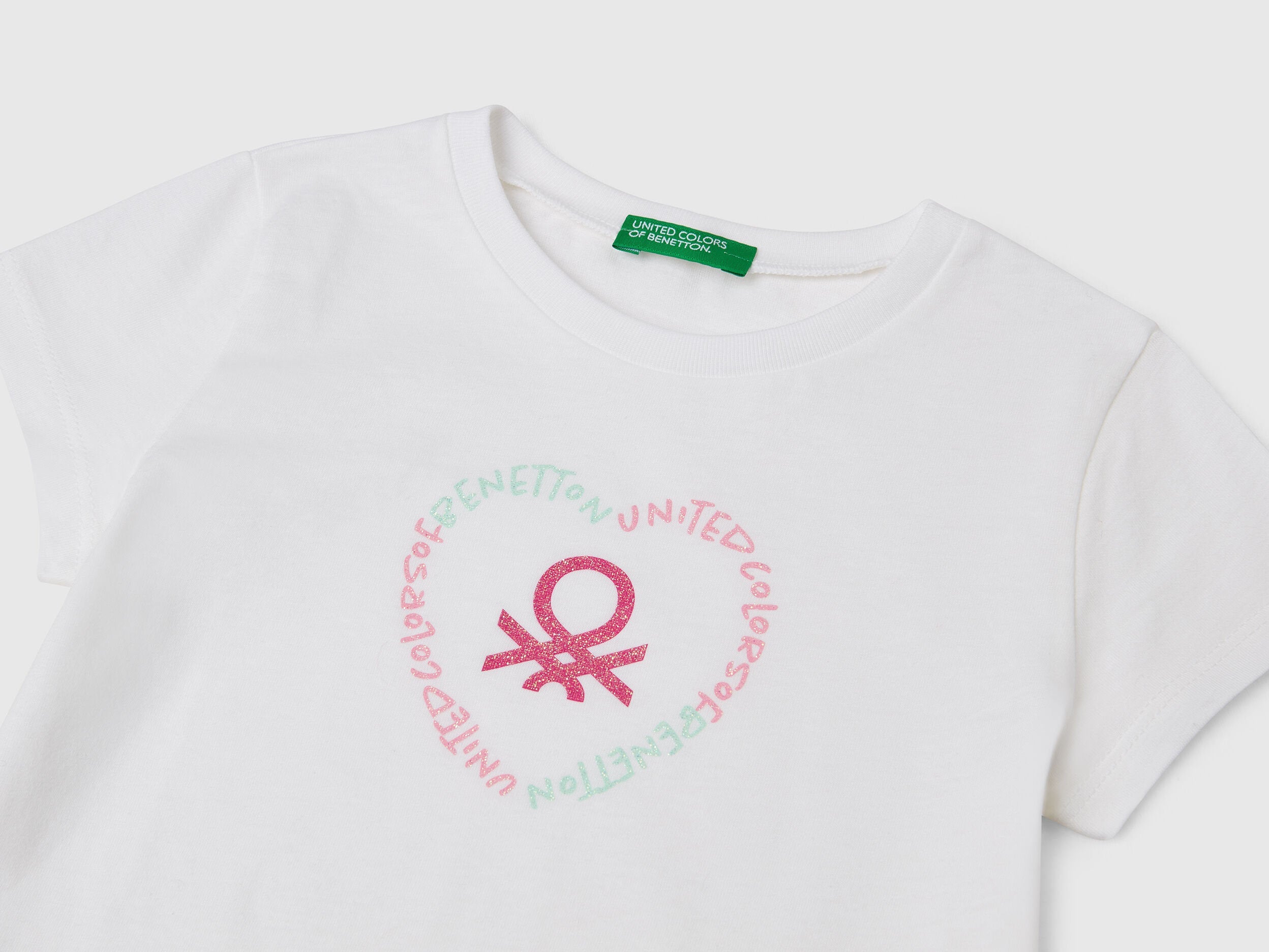 Benetton_T-Shirt with Glitter Print_3I1XG10HU_101_03