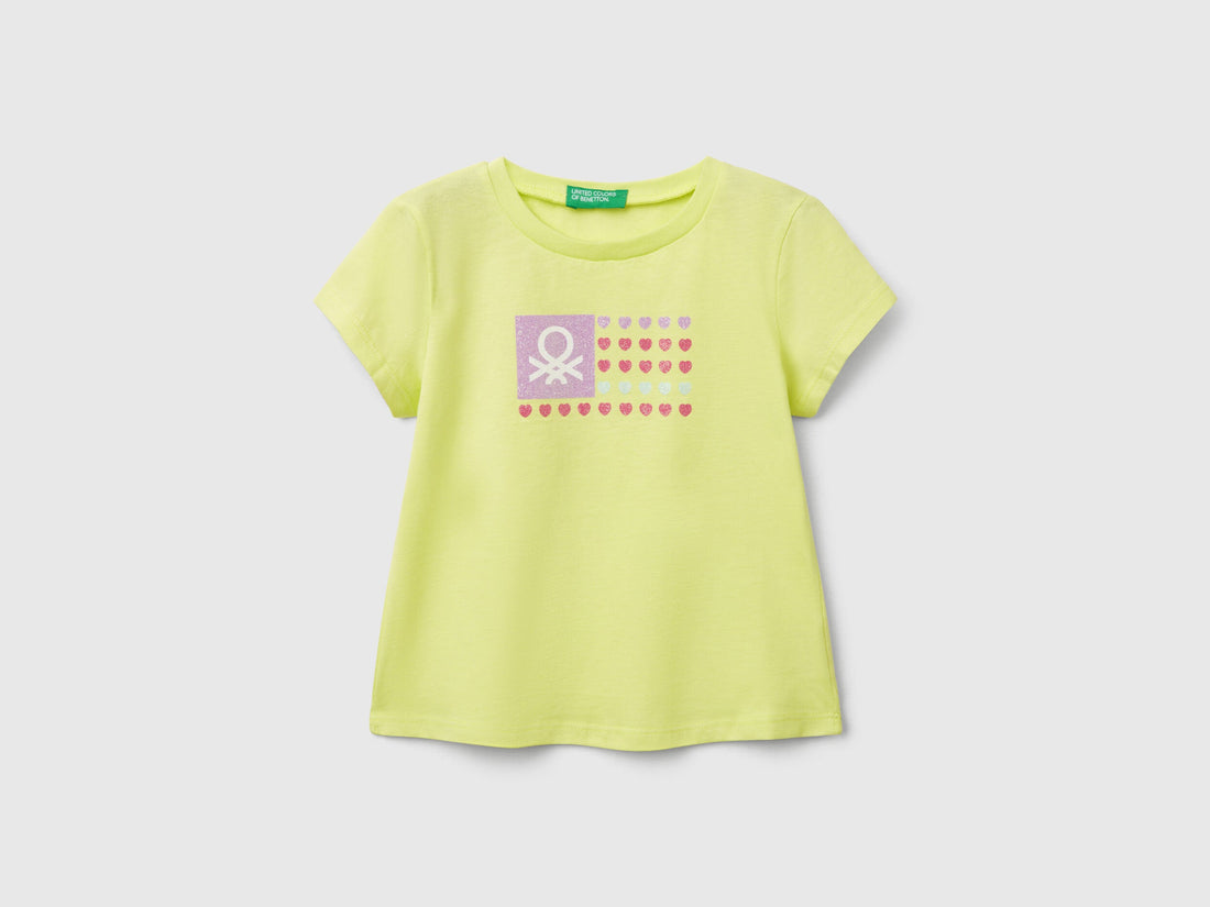 Benetton_T-Shirt with Glitter Print_3I1XG10HU_18A_01