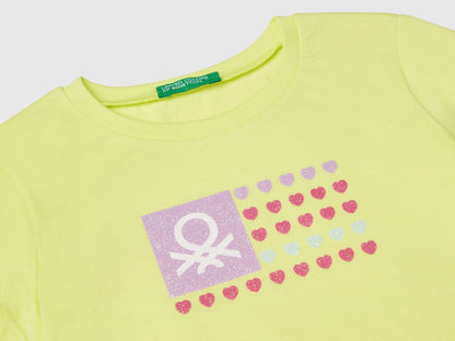 Benetton_T-Shirt with Glitter Print_3I1XG10HU_18A_03