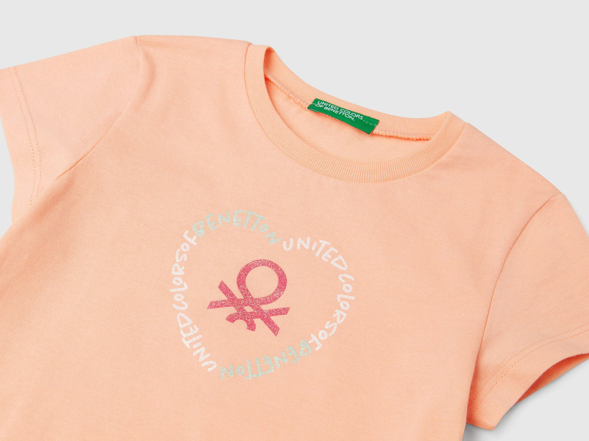 Benetton_T-Shirt with Glitter Print_3I1XG10HU_194_03