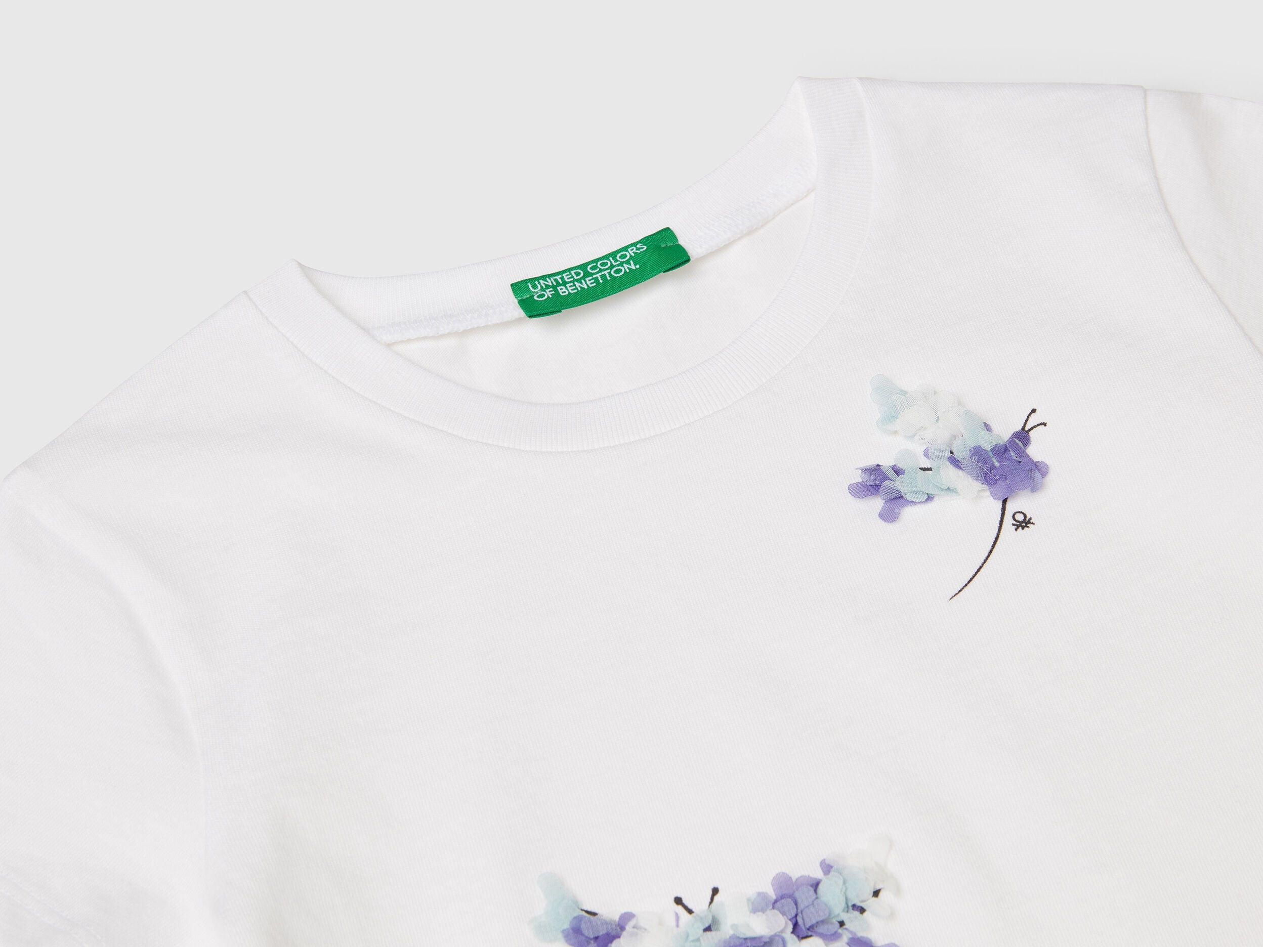 Benetton_T-Shirt with Petal Effect Applique_3I1XG10J1_101_03