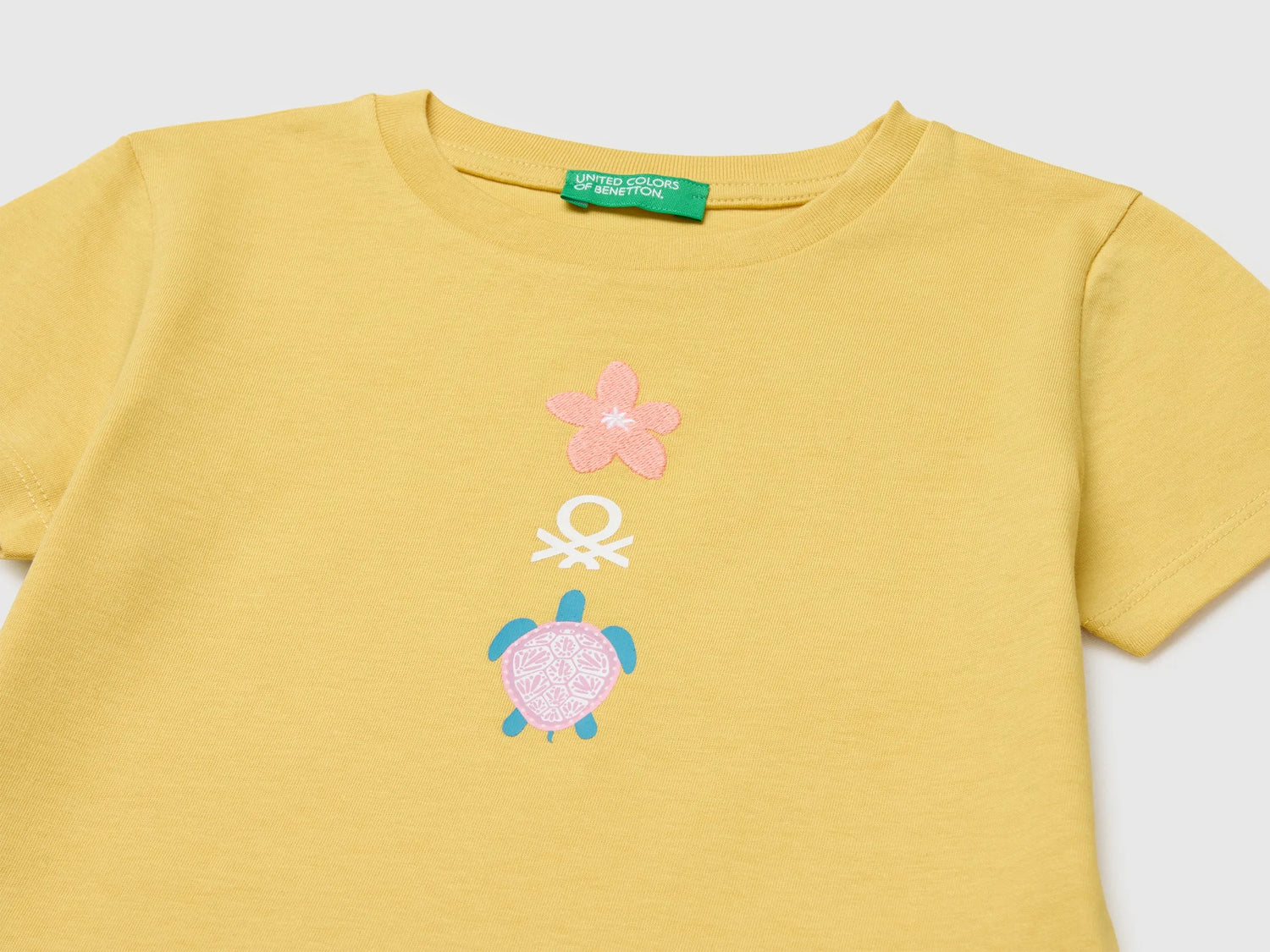 Benetton Multi-Color Girls T-Shirt with Print and Embroidery SKU: 3I1XG10N1_22R Image 03