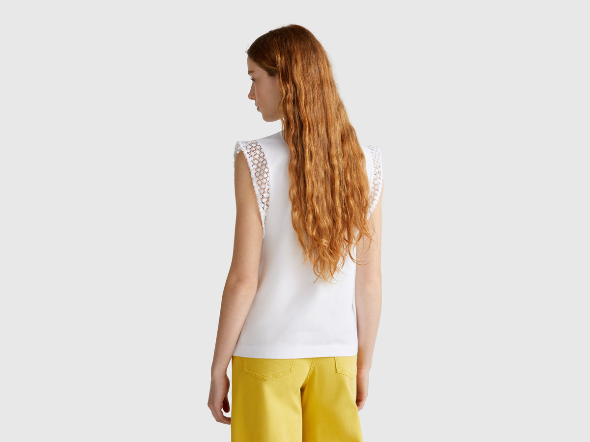 Benetton_Sleeveless Top with Macram�_3IFVD10AC_101_02
