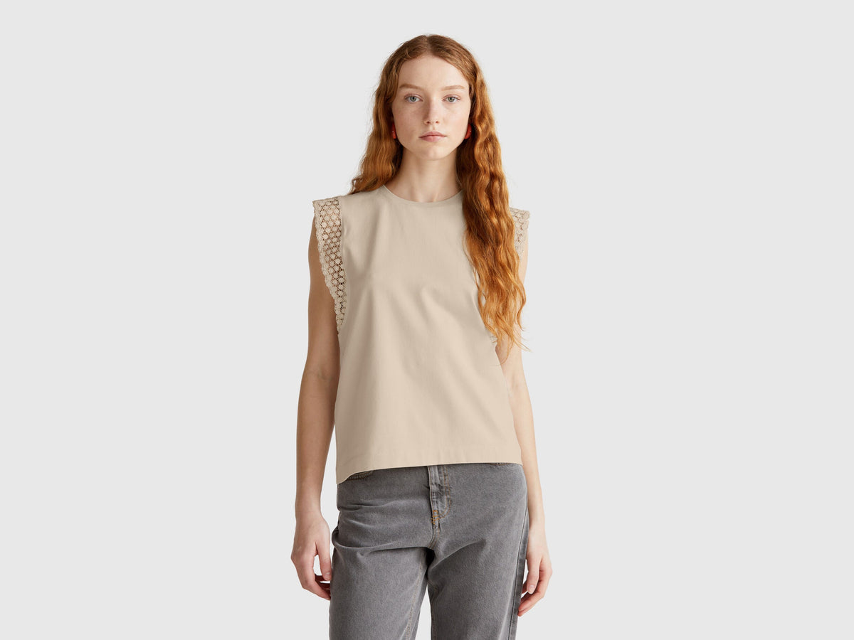 Benetton_Sleeveless Top with Macram�_3IFVD10AC_152_01