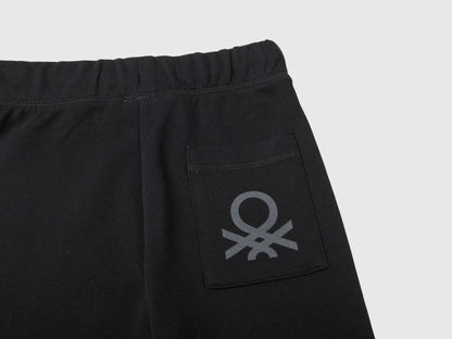 Benetton_Black_Sweatpants with Logo_3J68CF058_100_03