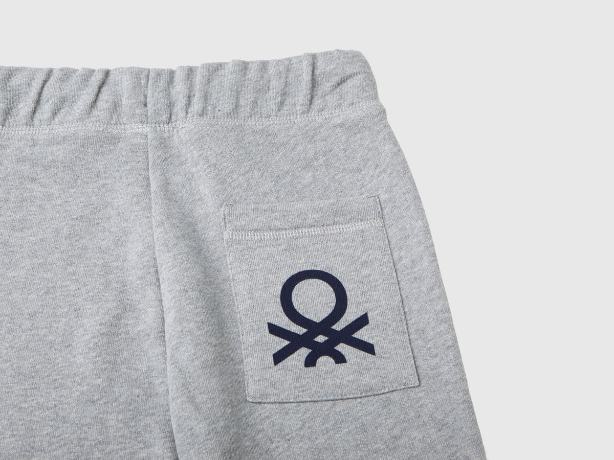 Sweatpants with logo_3J68CF058_501_03