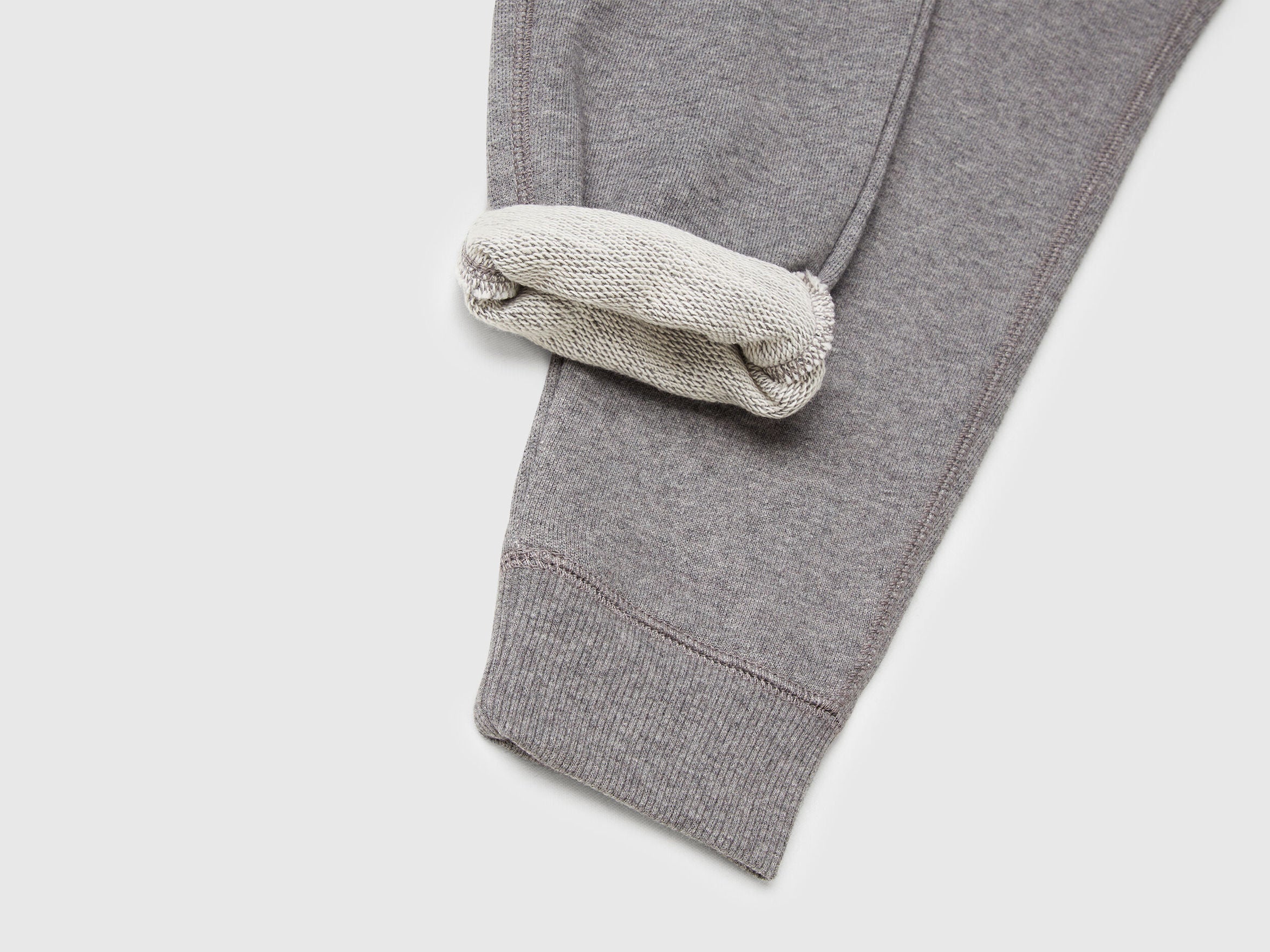 Benetton_Gray_Sweatpants with Logo_3J68CF058_507_03