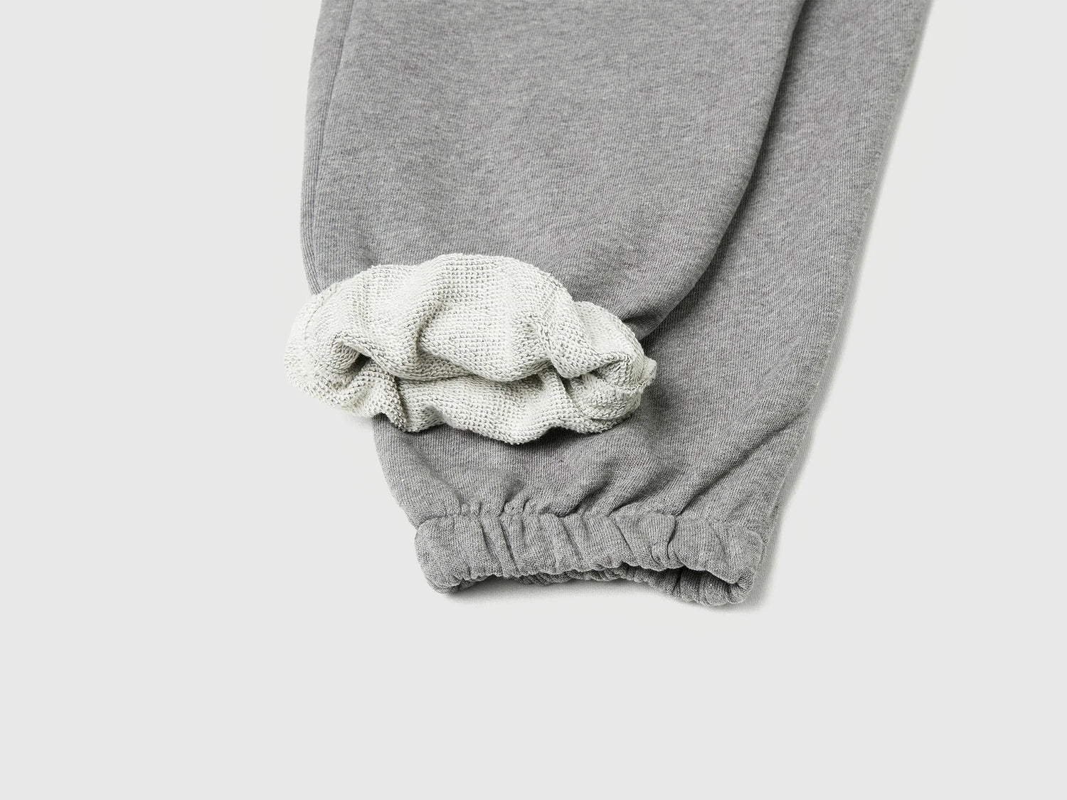 Benetton_Gray_Wide Joggers with Pockets_3J68CF06L_507_03