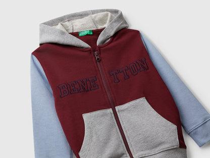 Benetton_Burgundy_Hoodie with Embroidery_3J68G503V_901_03