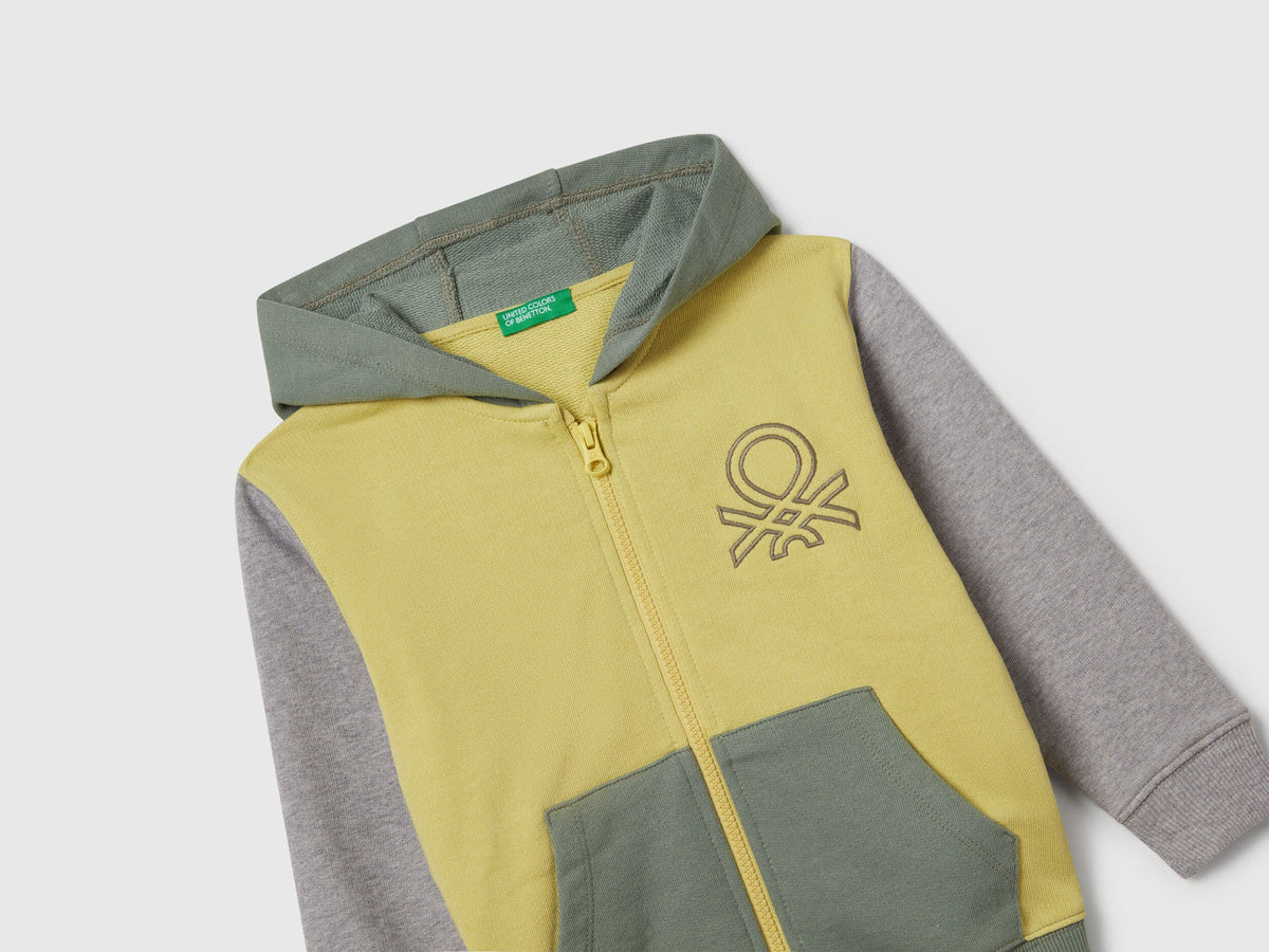 Benetton_Olive Green_Hoodie with Embroidery_3J68G503V_902_03
