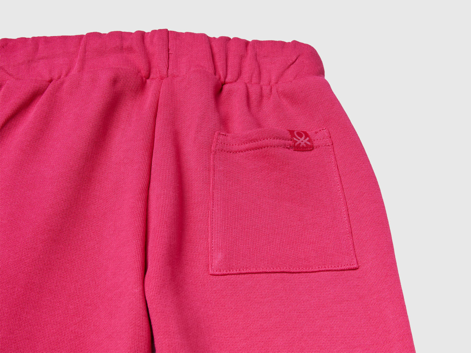 Benetton_Cyclamen_Sweat Tracksuit with Logo_3J68GK00S_1A2_03