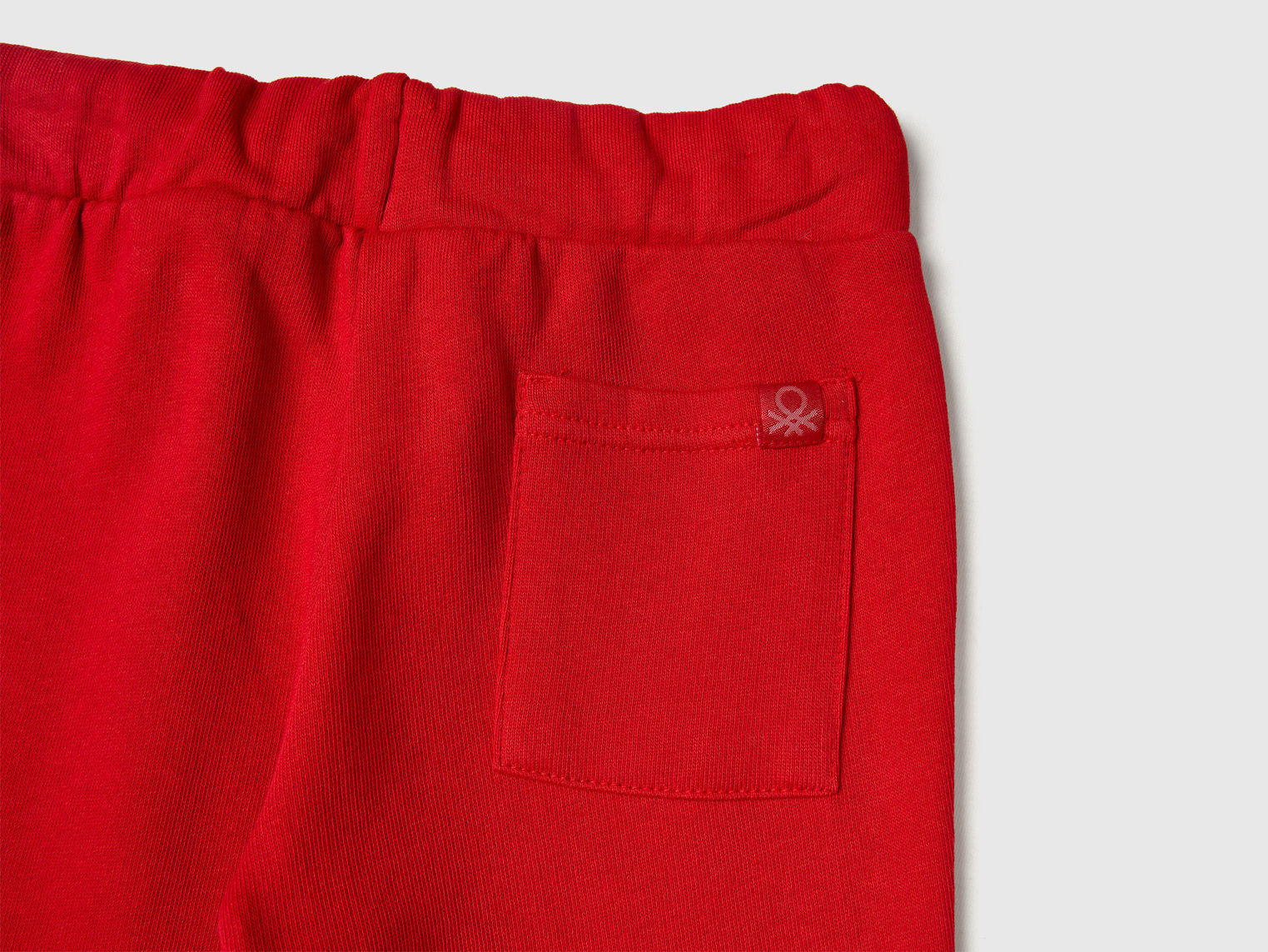 Benetton_Red_Sweat Tracksuit with Logo_3J68GK00S_29M_04