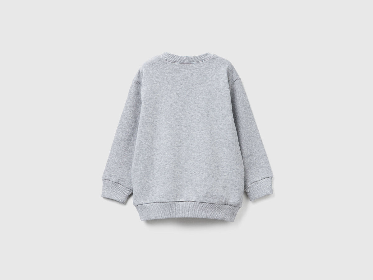 Benetton_Light Gray_Sweatshirt with Bluey Print ©Ludo Studio_3J70G10KF_501_02