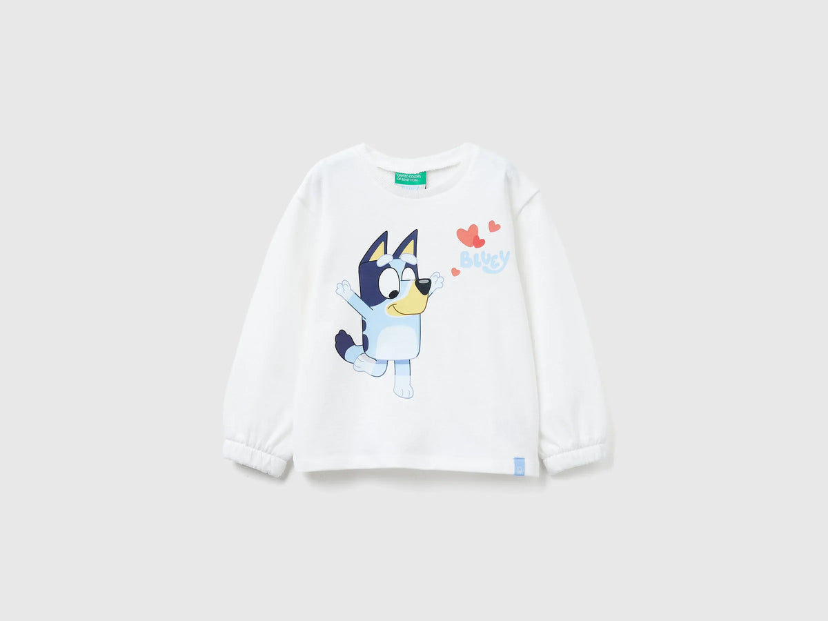 Benetton_Creamy White_Sweatshirt with Bluey ©Ludo Studio Print_3J70G10KG_074_01