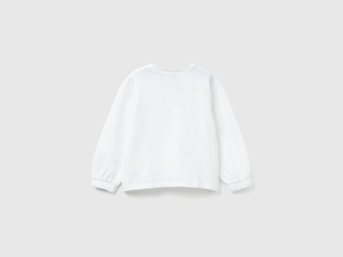 Benetton_Creamy White_Sweatshirt with Bluey ©Ludo Studio Print_3J70G10KG_074_02