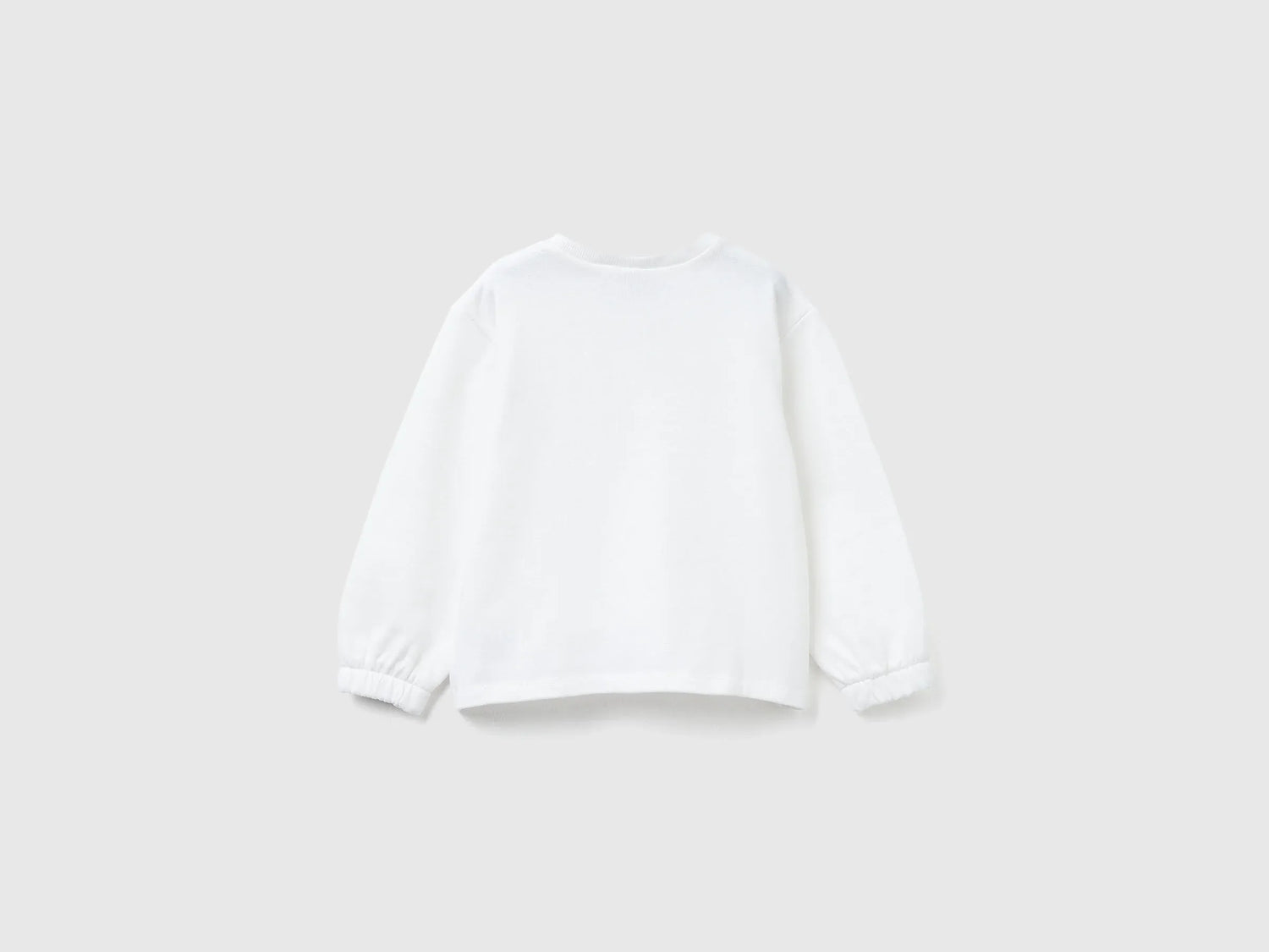 Benetton_Creamy White_Sweatshirt with Bluey ©Ludo Studio Print_3J70G10KG_074_02