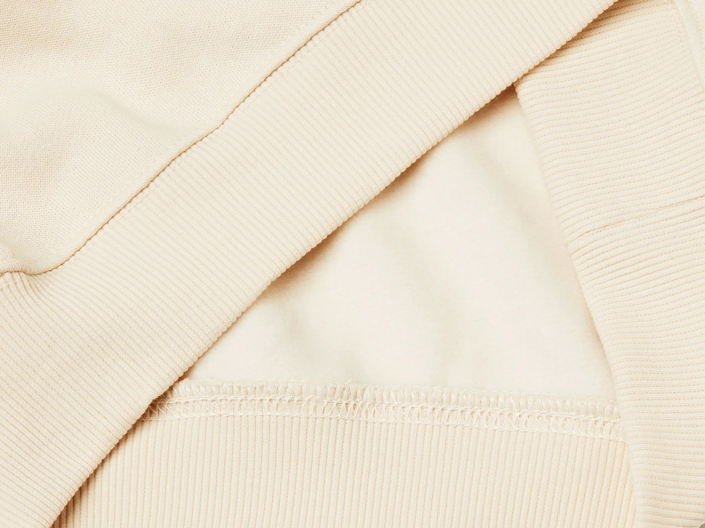 Benetton_Creamy White_Warm Sweatshirt in Cotton with Print_3J73C205C_3C9_03