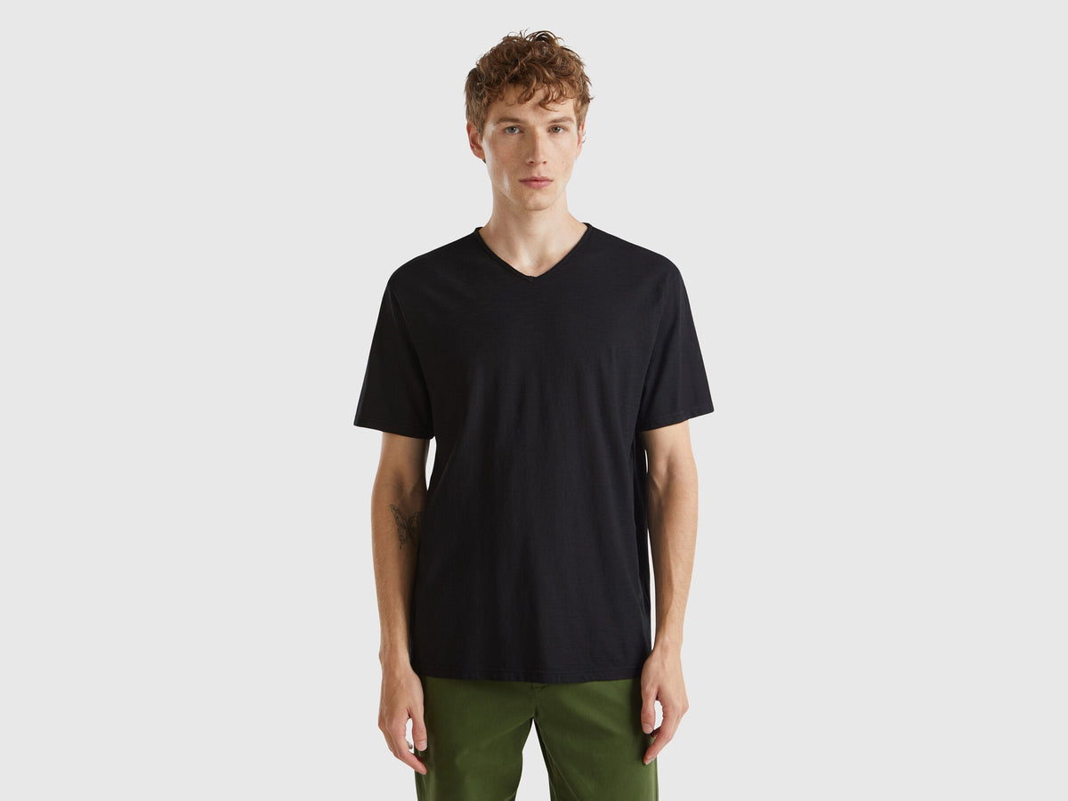 Benetton_100% cotton t-shirt with V-neck_3JE1J4264_100_01