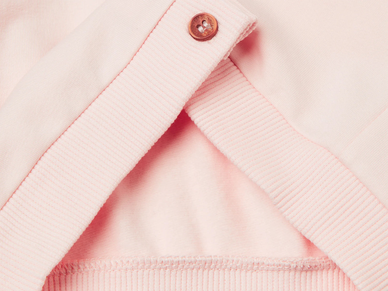Benetton_Soft Pink_Warm Sweatshirt with Logo Print_3K1CA501S_1B7_03