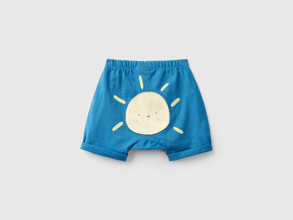 Shorts With Patch On The Back_3Mi5A900E_3M6_02