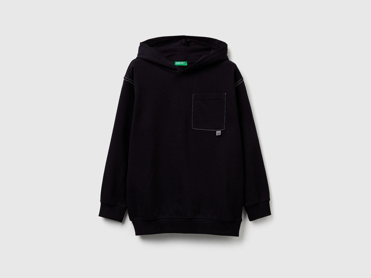 Benetton_Black_Oversized Sweatshirt with Bold Print_3NBMC205A_100_01