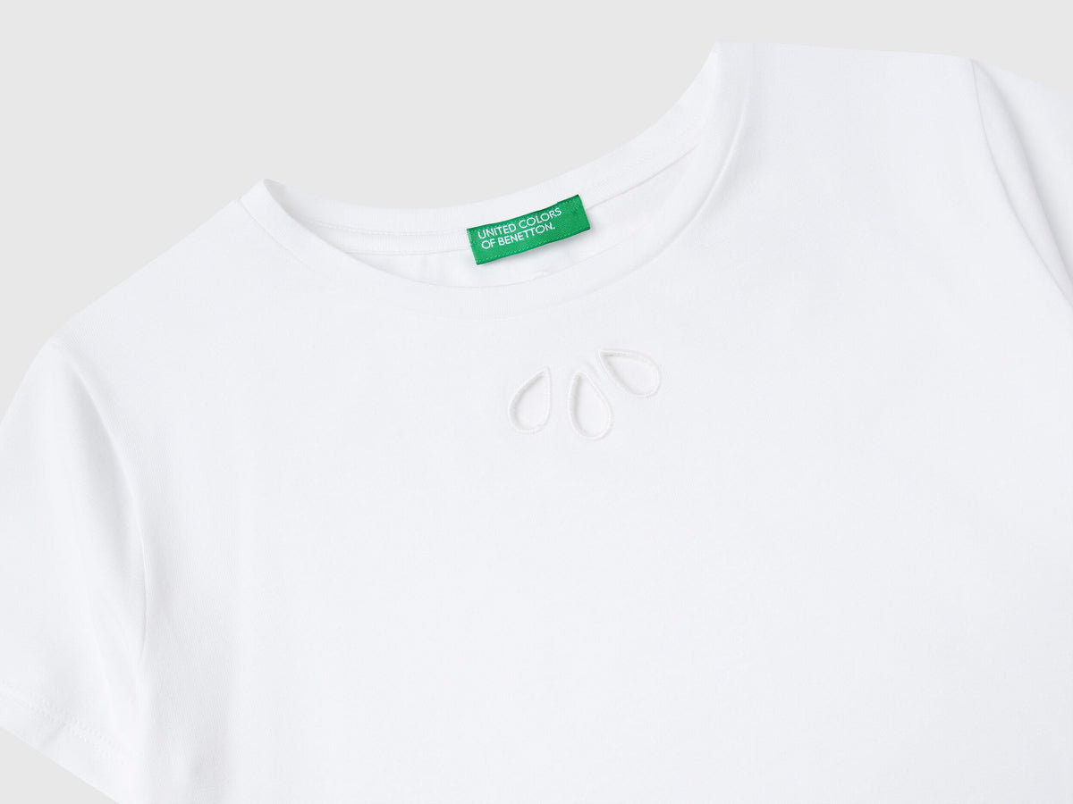 Benetton_Cut Out Motif T-Shirt_3P4ZC10O0_101_03