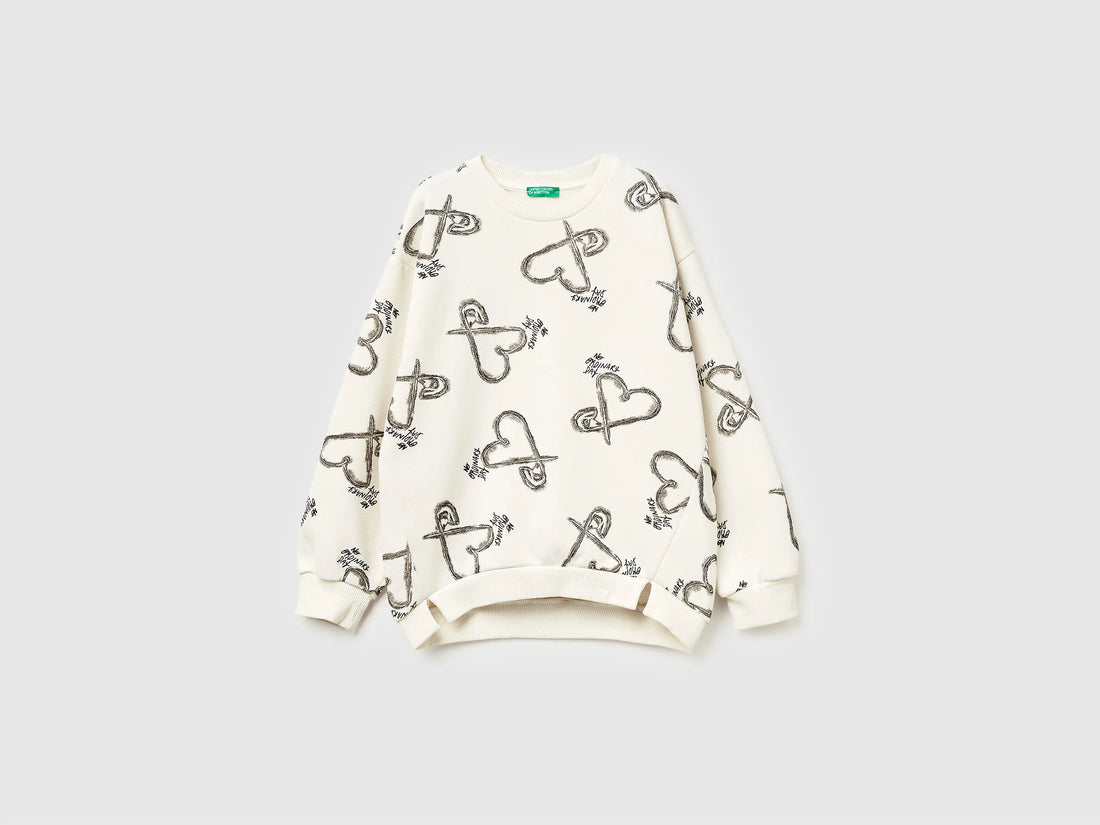 Benetton_Creamy White_White Sweatshirt with Heart Print_3QHCC10RS_69Q_01