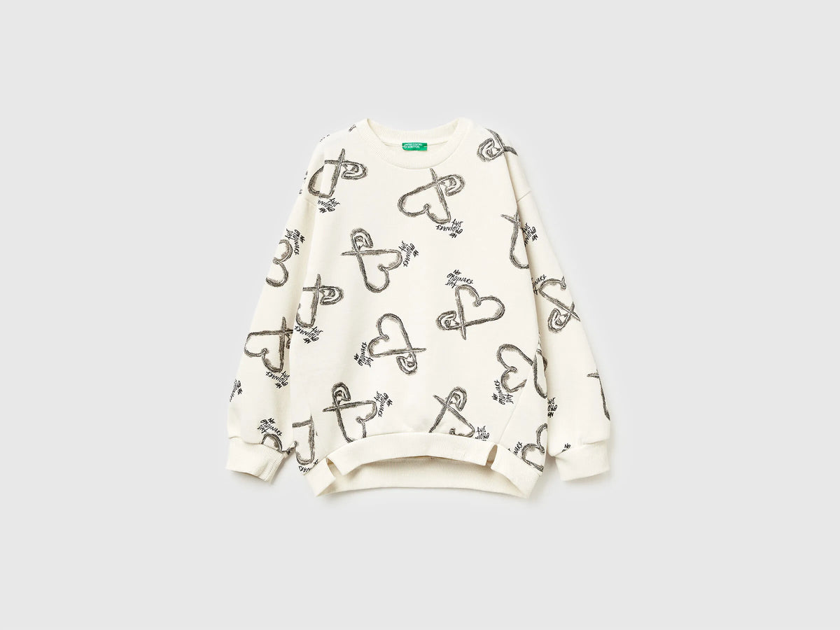 Benetton_Creamy White_White Sweatshirt with Heart Print_3QHCC10RS_69Q_01