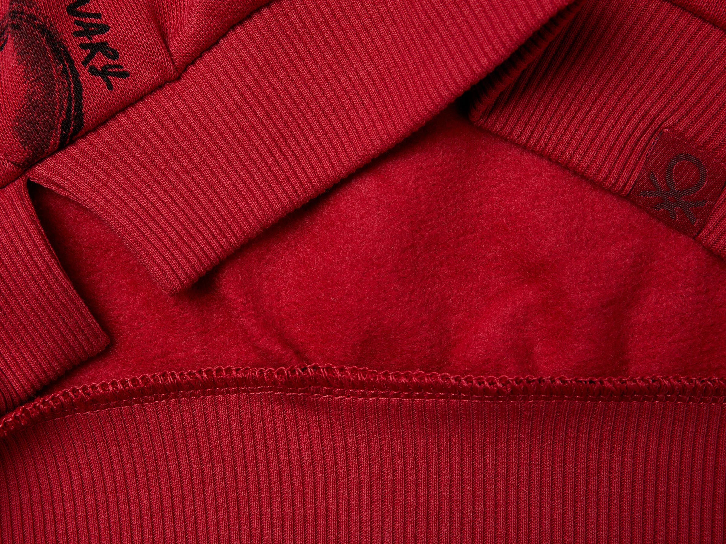 Benetton_Red_Burgundy Sweatshirt with Heart Print_3QHCC10RS_69R_03