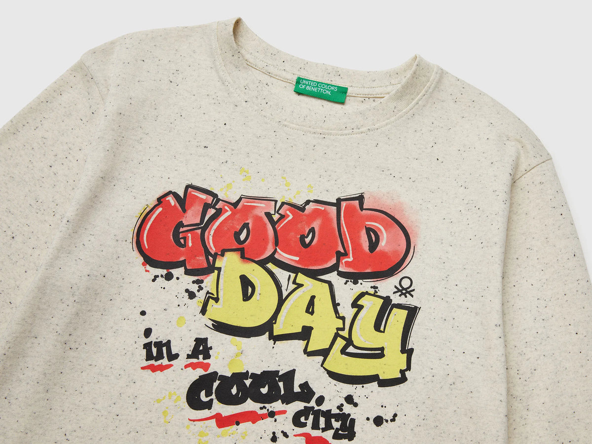 Benetton_Creamy White_T-Shirt with Graffiti Print_3U5YC10R6_901_03