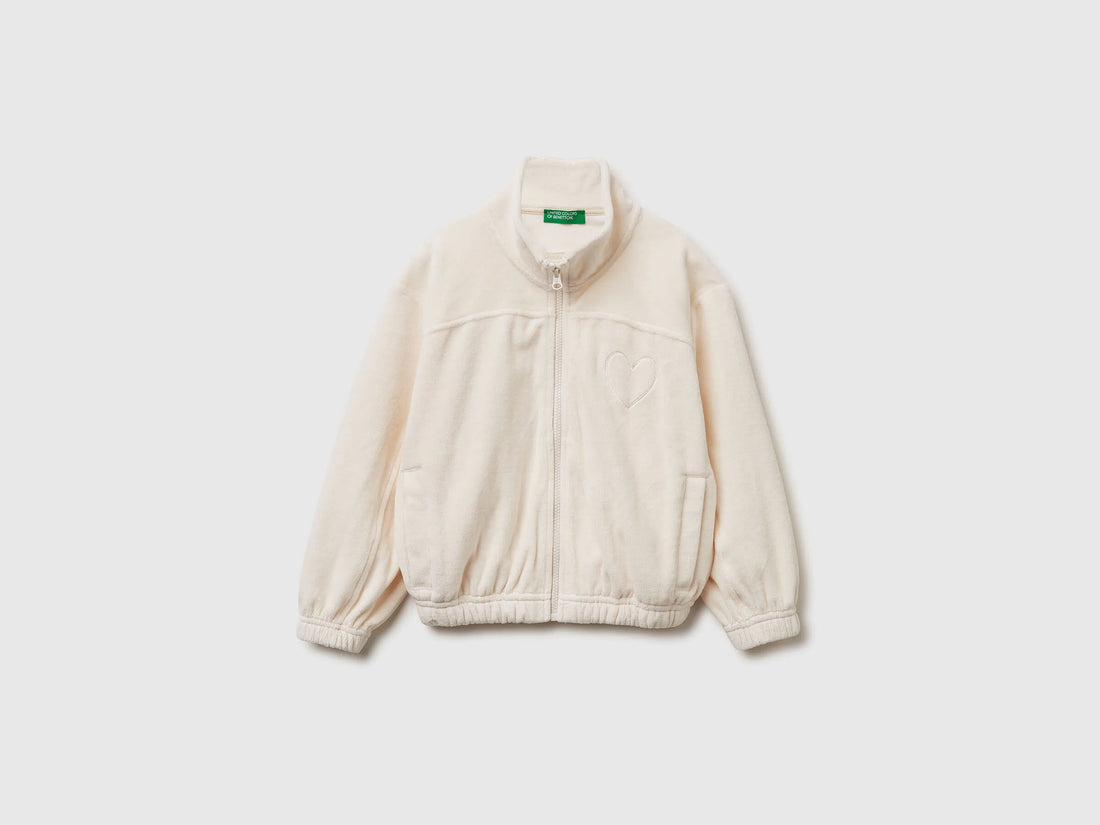 Benetton_Creamy White_Sweatshirt with Heart Embroidery_3UAPG5047_0R2_01